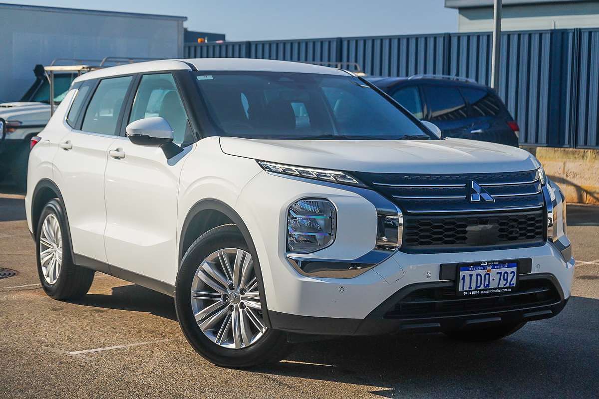 2024 Mitsubishi Outlander ES ZM