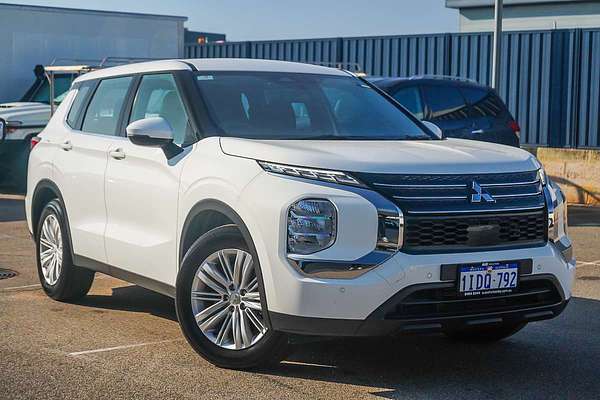 2024 Mitsubishi Outlander ES ZM