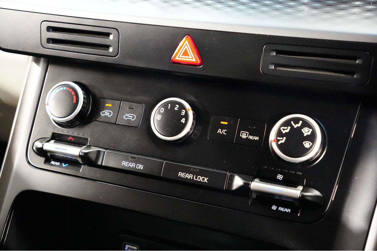 2024 Kia Carnival S KA4
