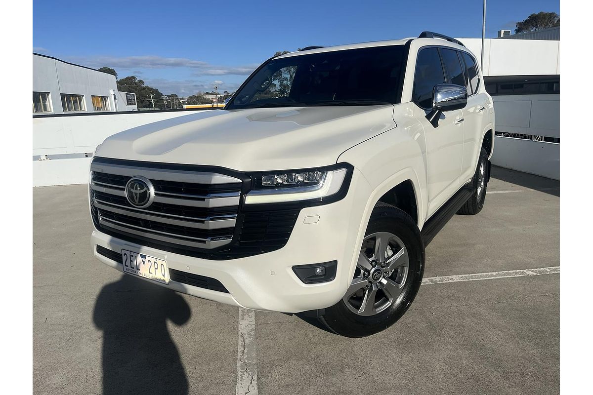 2023 Toyota Landcruiser Sahara FJA300R