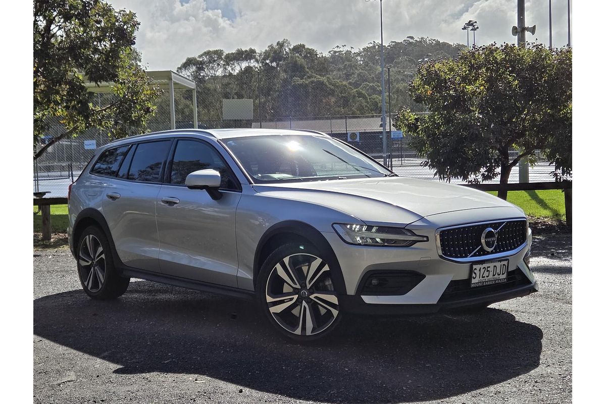 2022 Volvo V60 Cross Country B5