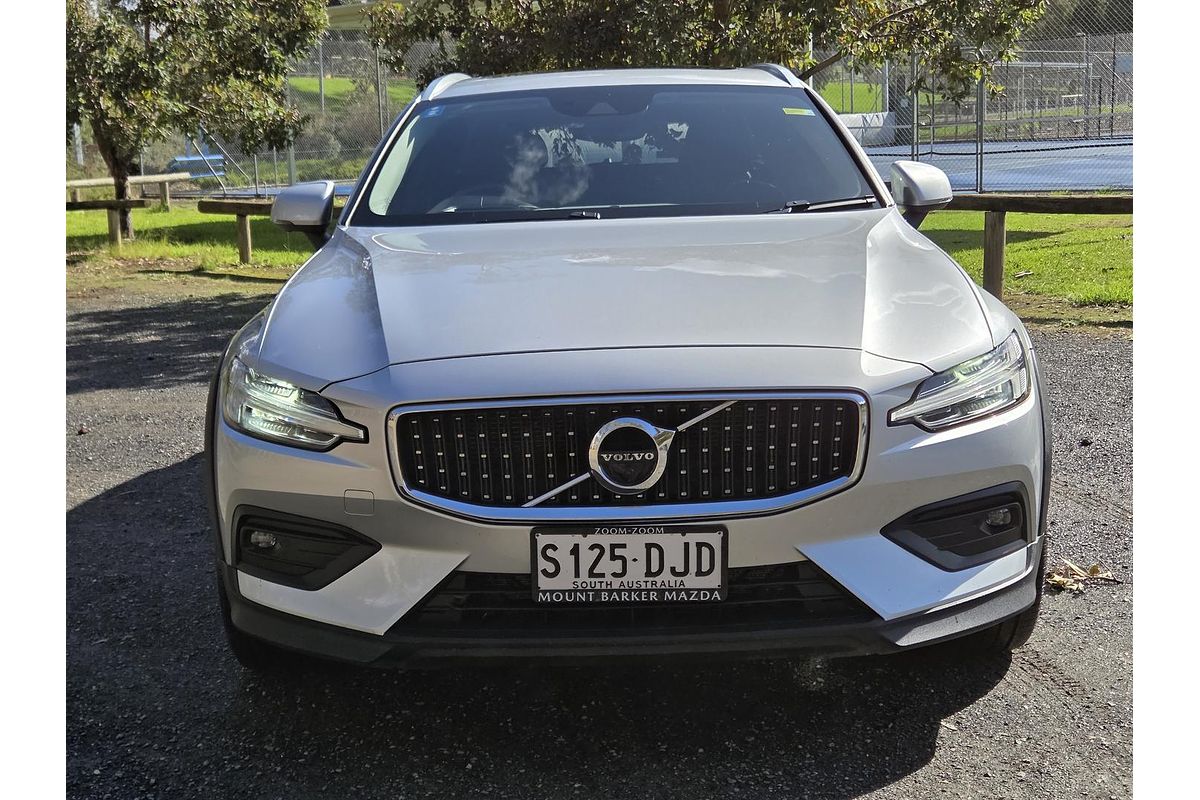 2022 Volvo V60 Cross Country B5