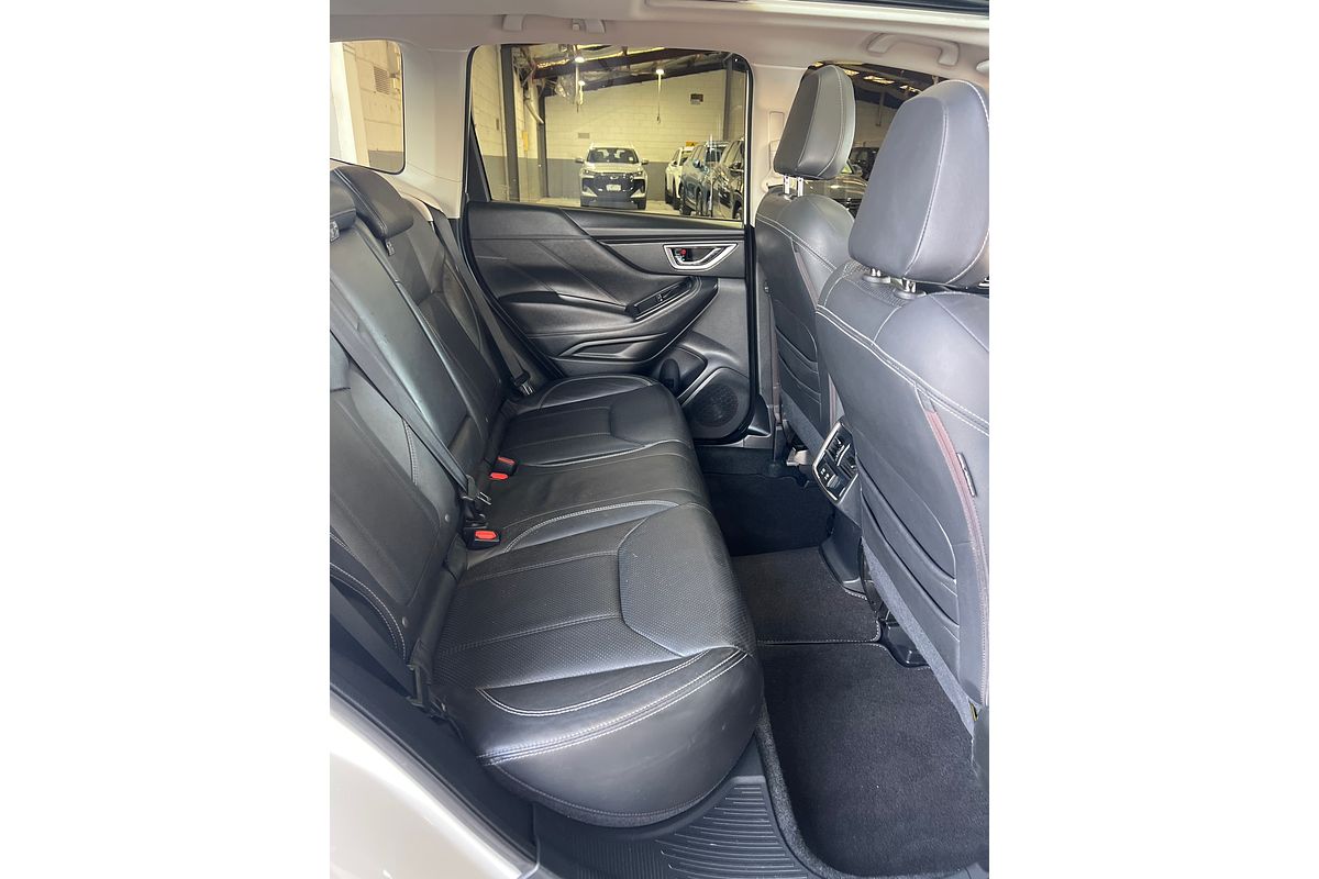 2018 Subaru Forester 2.5i-S S5 image 11