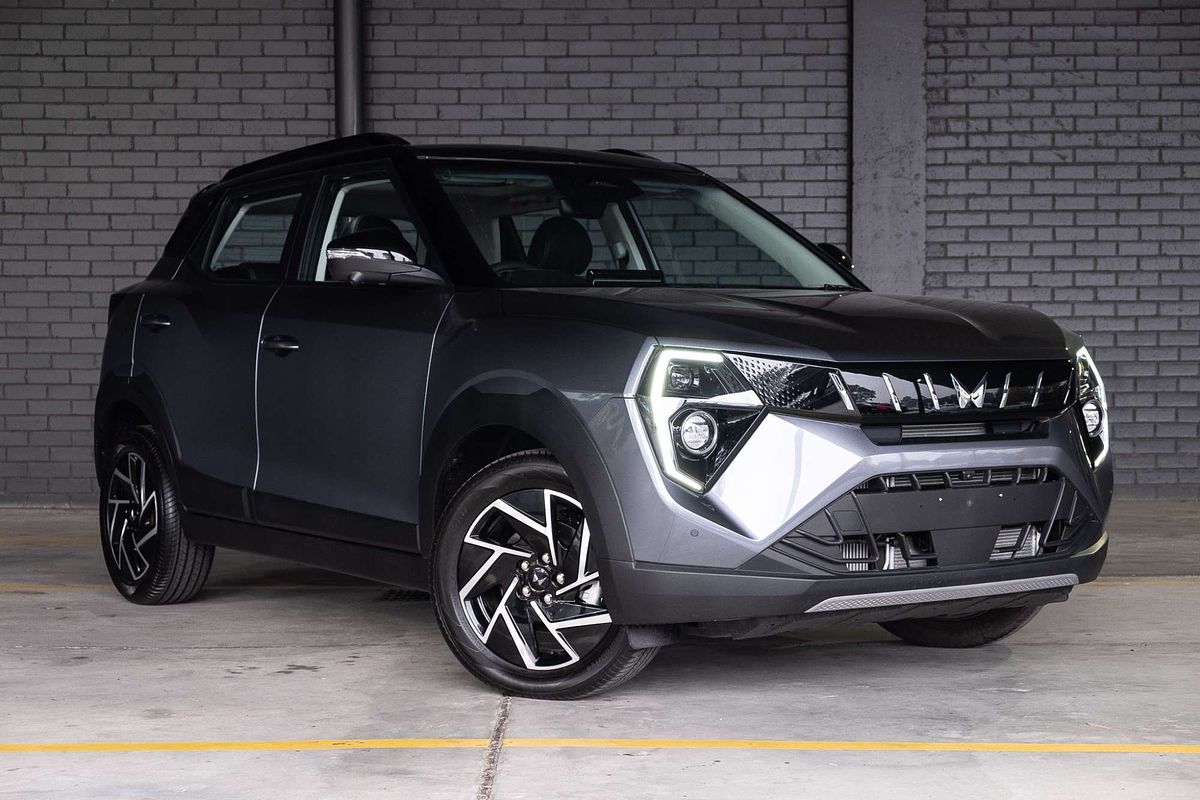 2025 Mahindra XUV3XO AX7L