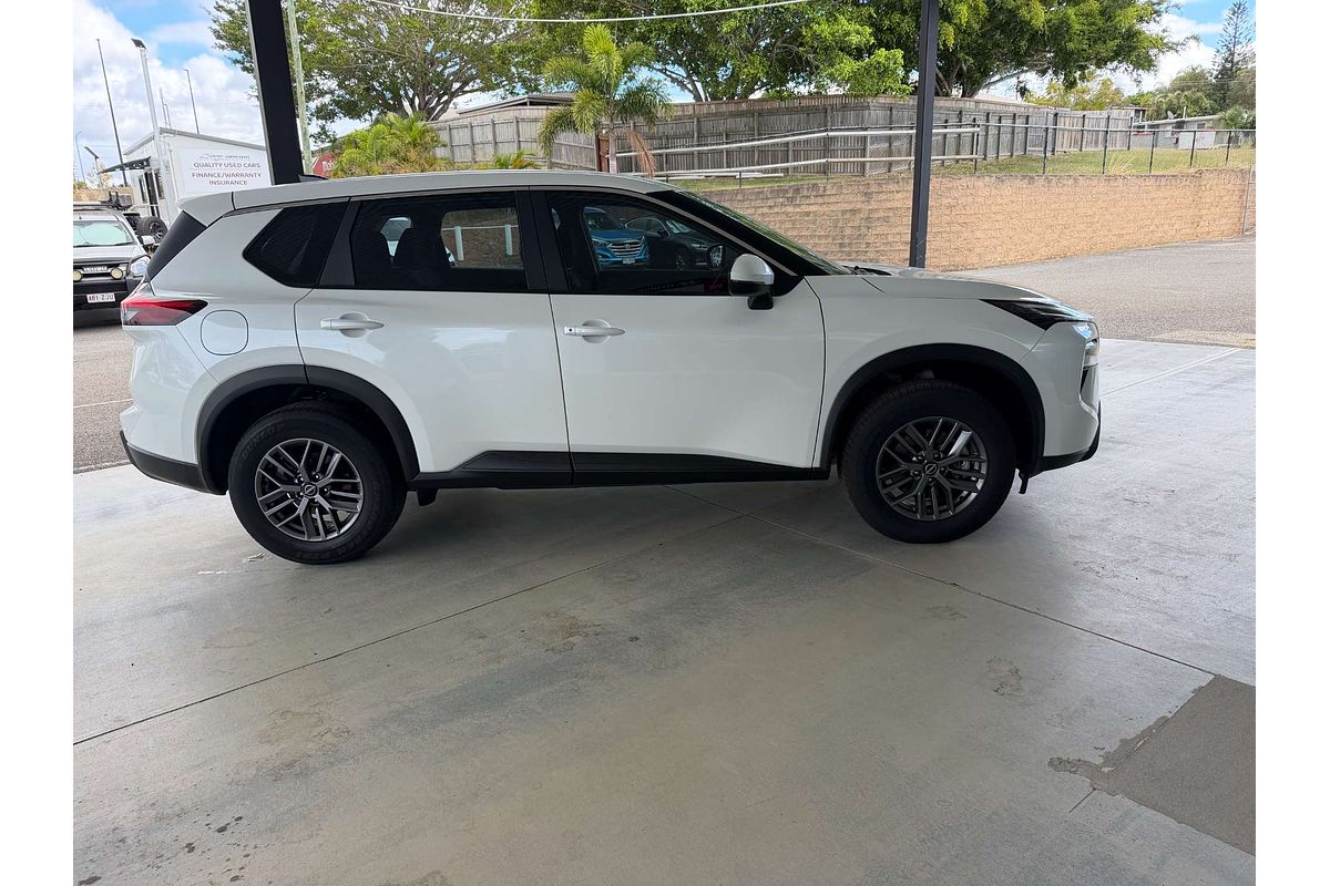 2025 Nissan X-TRAIL ST T33