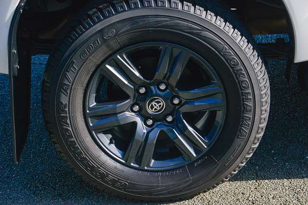2024 Toyota Hilux SR GUN126R 4X4 thumb-6
