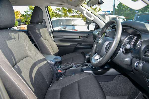 2024 Toyota Hilux SR GUN126R 4X4 thumb-9