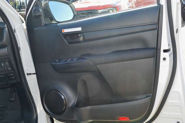 2024 Toyota Hilux SR GUN126R 4X4 thumb-16