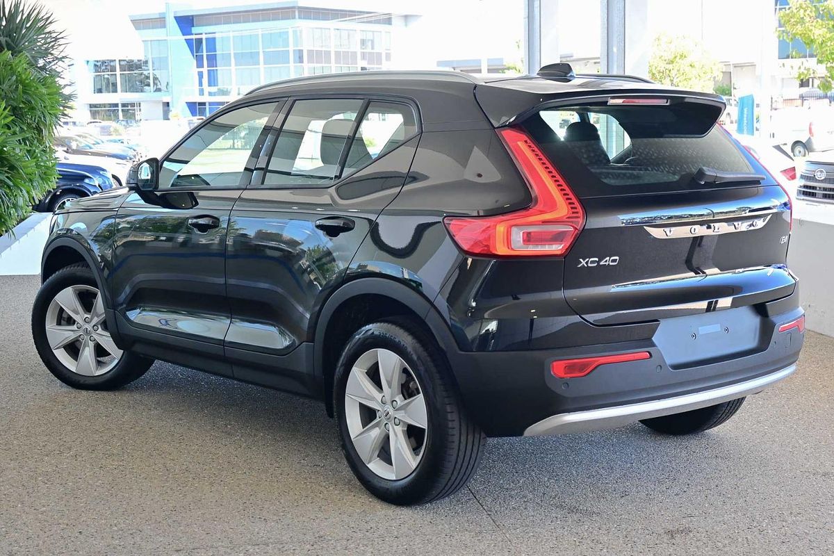 2022 Volvo XC40 Ultimate B4 Bright