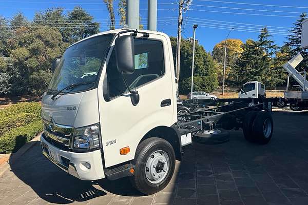 2025 Hino 300 Series