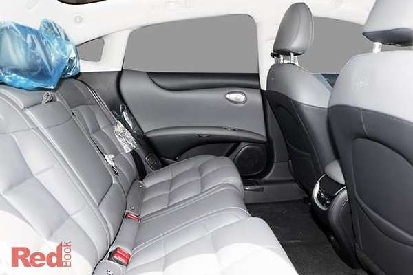 2026 MG IM5 Premium P12L thumb-7