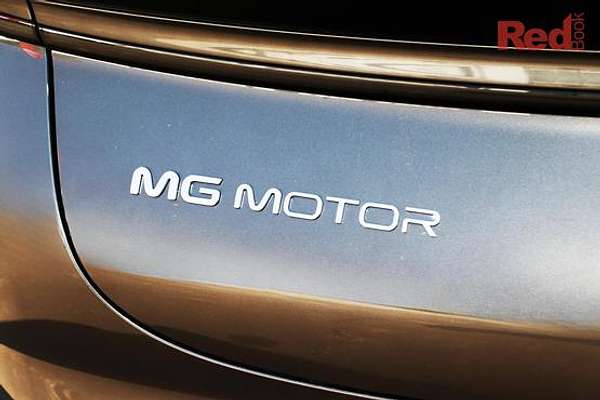 2026 MG IM5 Premium P12L thumb-9
