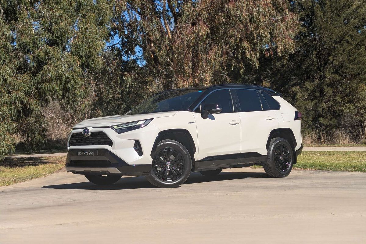 2022 Toyota RAV4 XSE AXAH54R