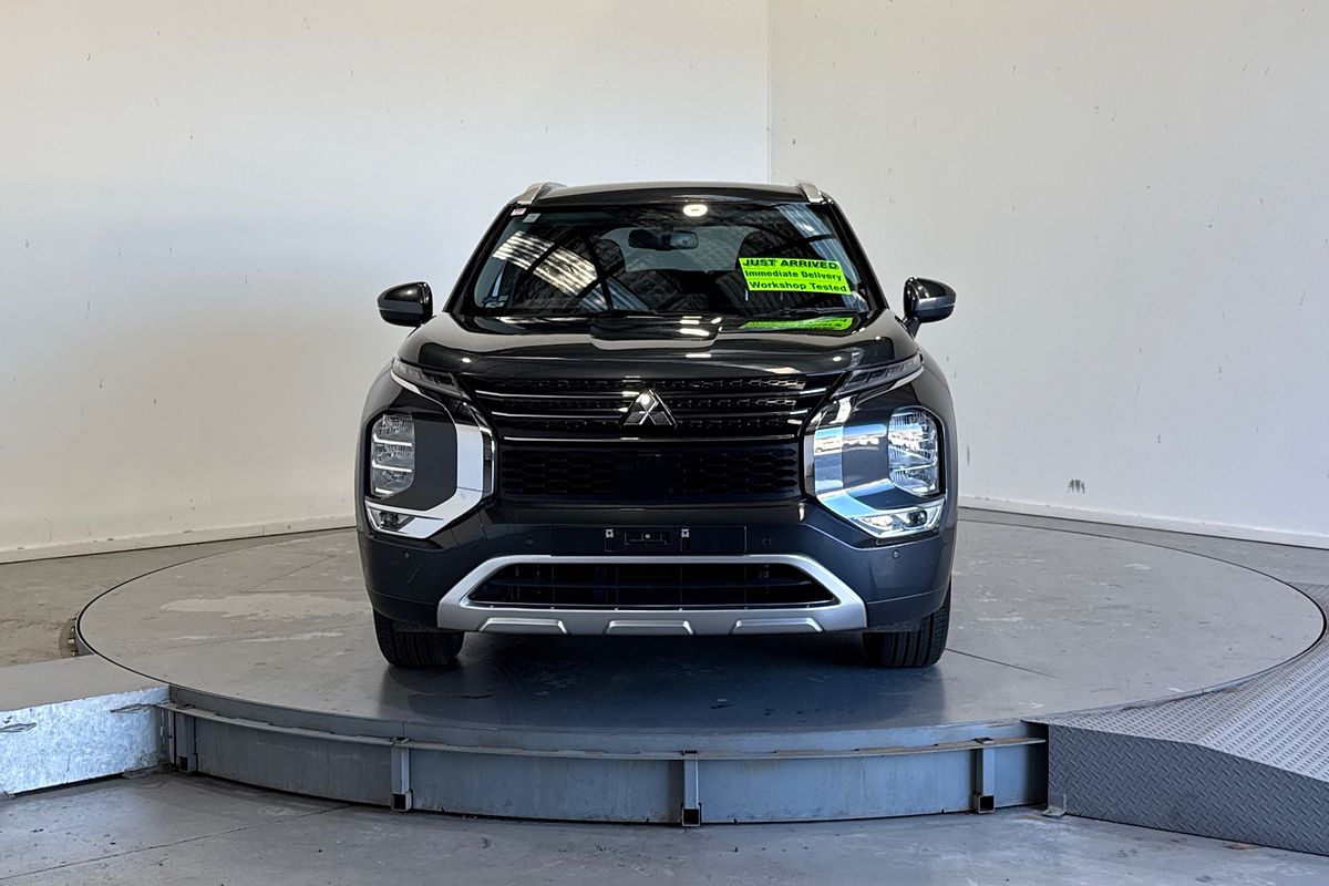 2024 Mitsubishi Outlander LS ZM