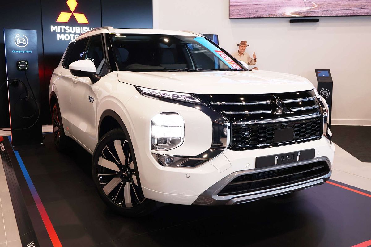 2025 Mitsubishi Outlander PHEV Exceed ZM