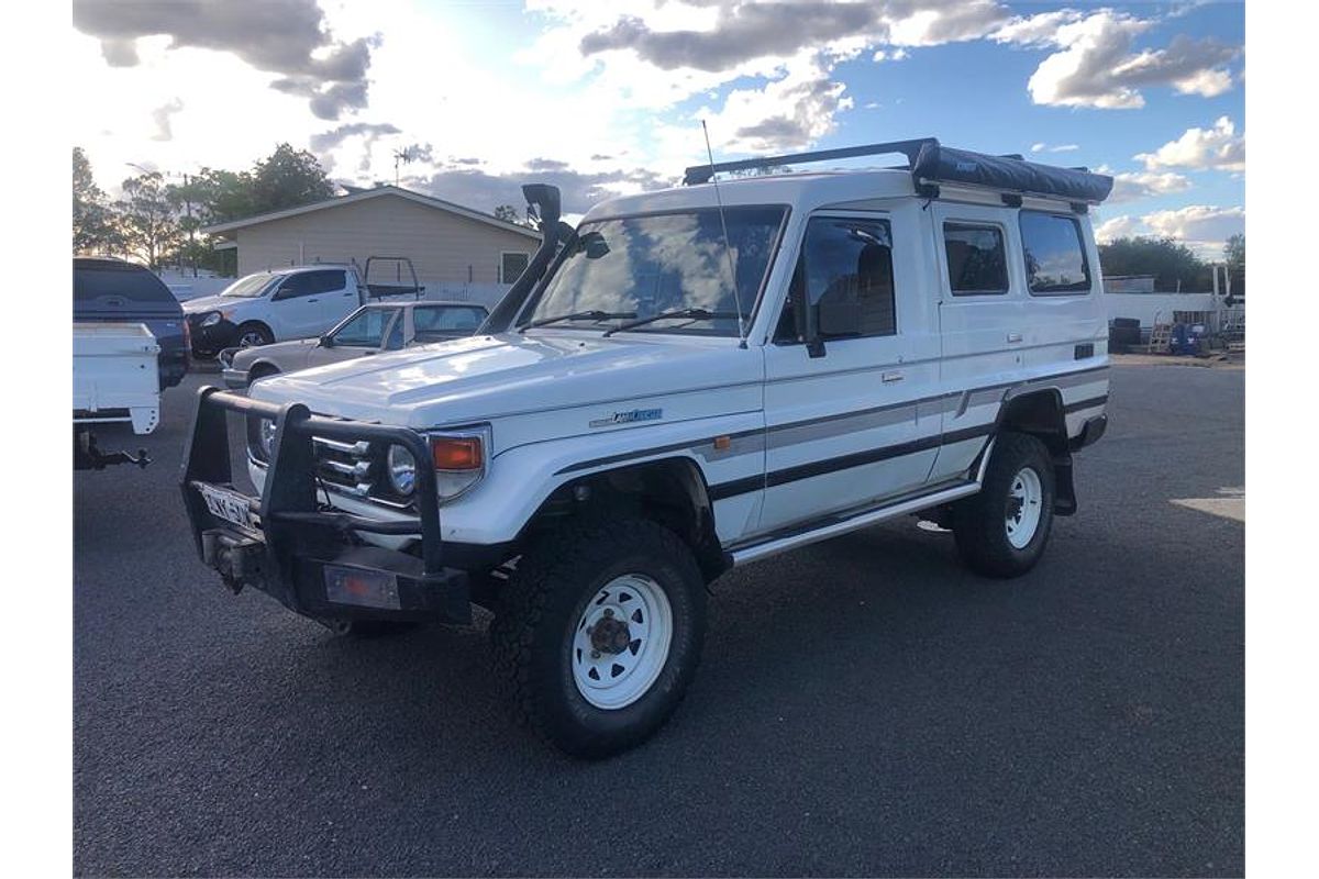 2005 Toyota Landcruiser (4x4) 3 SEAT HZJ78R