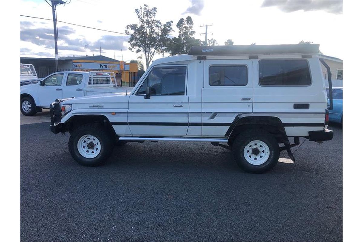 2005 Toyota Landcruiser (4x4) 3 SEAT HZJ78R