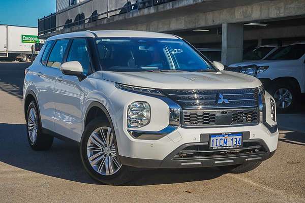 2023 Mitsubishi Outlander ES ZM