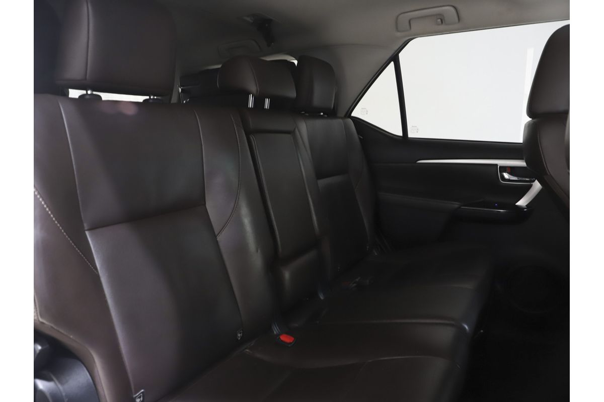 2016 Toyota Fortuner Crusade GUN156R image 10