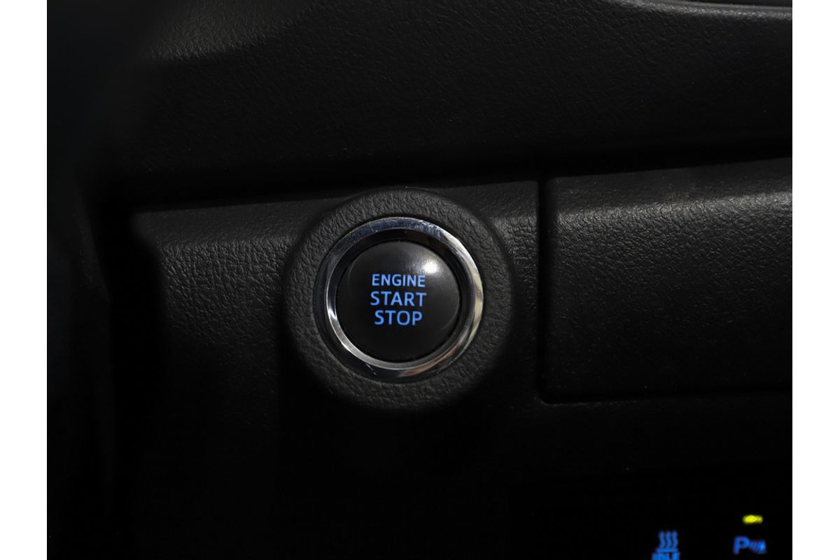 2016 Toyota Fortuner Crusade GUN156R image 11
