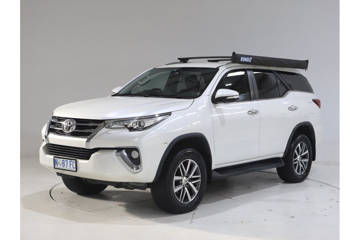 2016 Toyota Fortuner Crusade GUN156R image 17