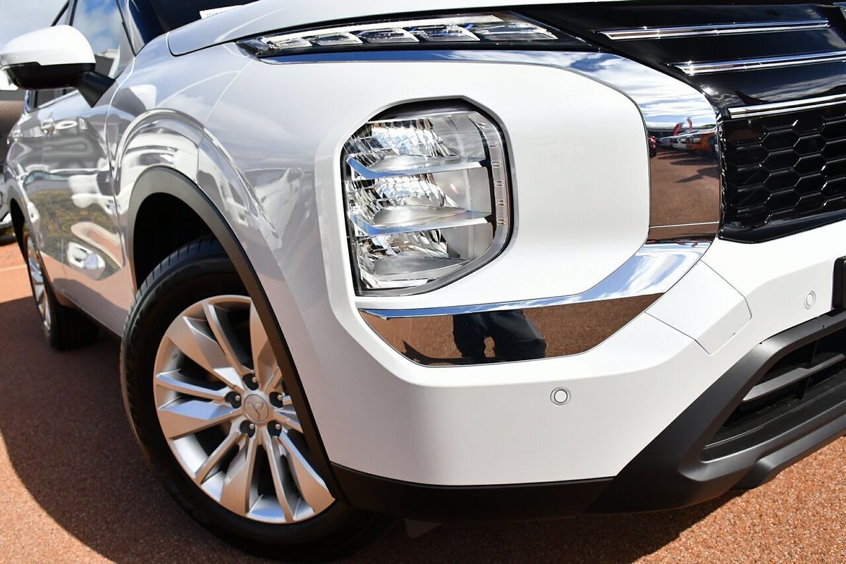2025 Mitsubishi Outlander ES ZM