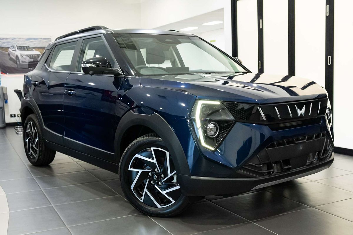 2025 Mahindra XUV3XO AX7L