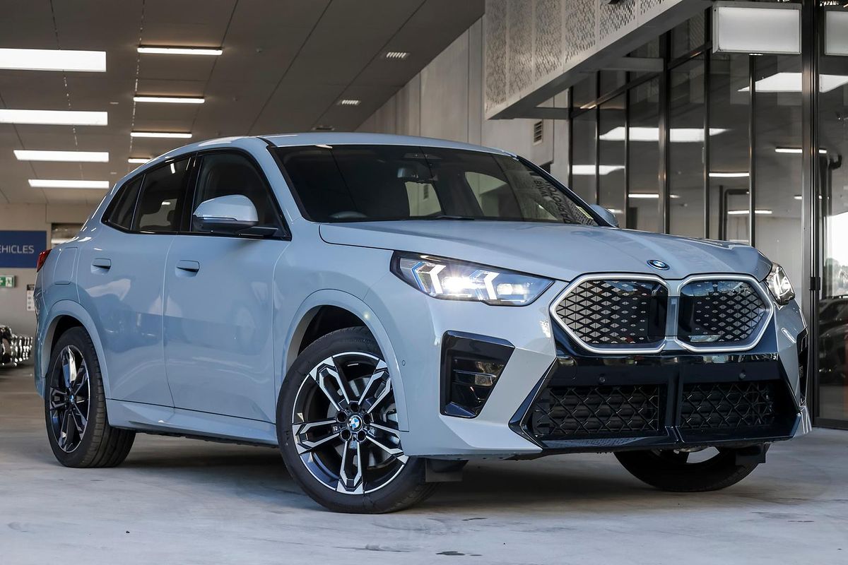 2025 BMW iX2 xDrive30 M Sport U10