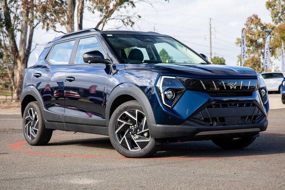2025 Mahindra XUV3XO AX7L