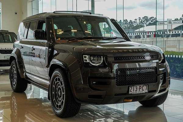 2025 Land Rover Defender 110 P635 OCTA L663
