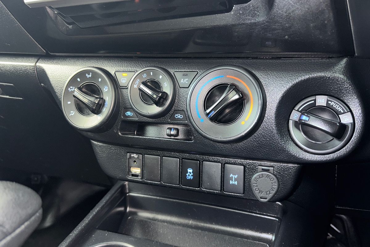 2019 Toyota Hilux SR GUN126R 4X4