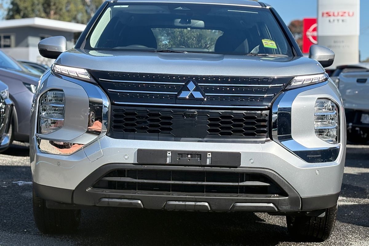 2025 Mitsubishi Outlander PHEV ES ZM