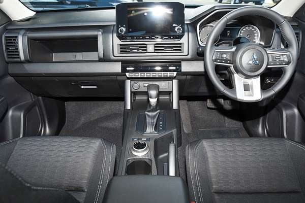 2025 Mitsubishi Triton GLX-R MV 4X4 thumb-17