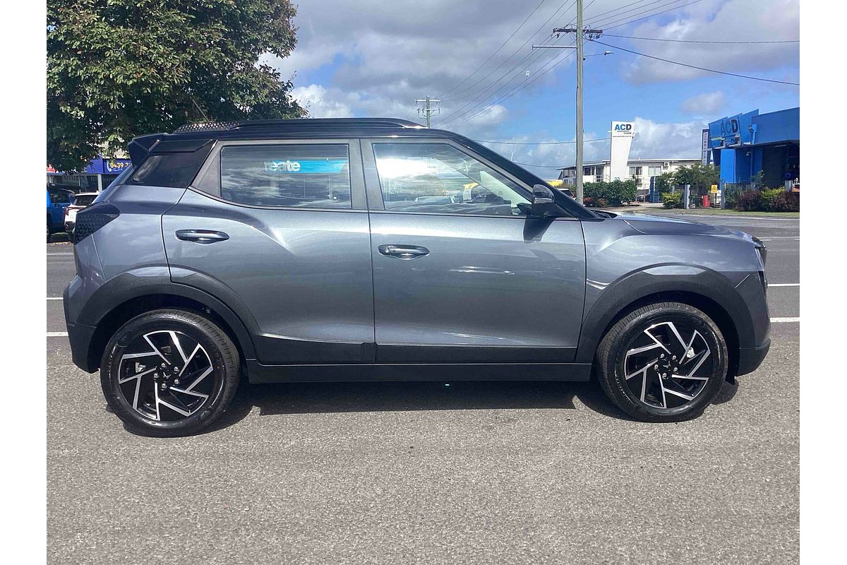 2025 Mahindra XUV3XO AX7L