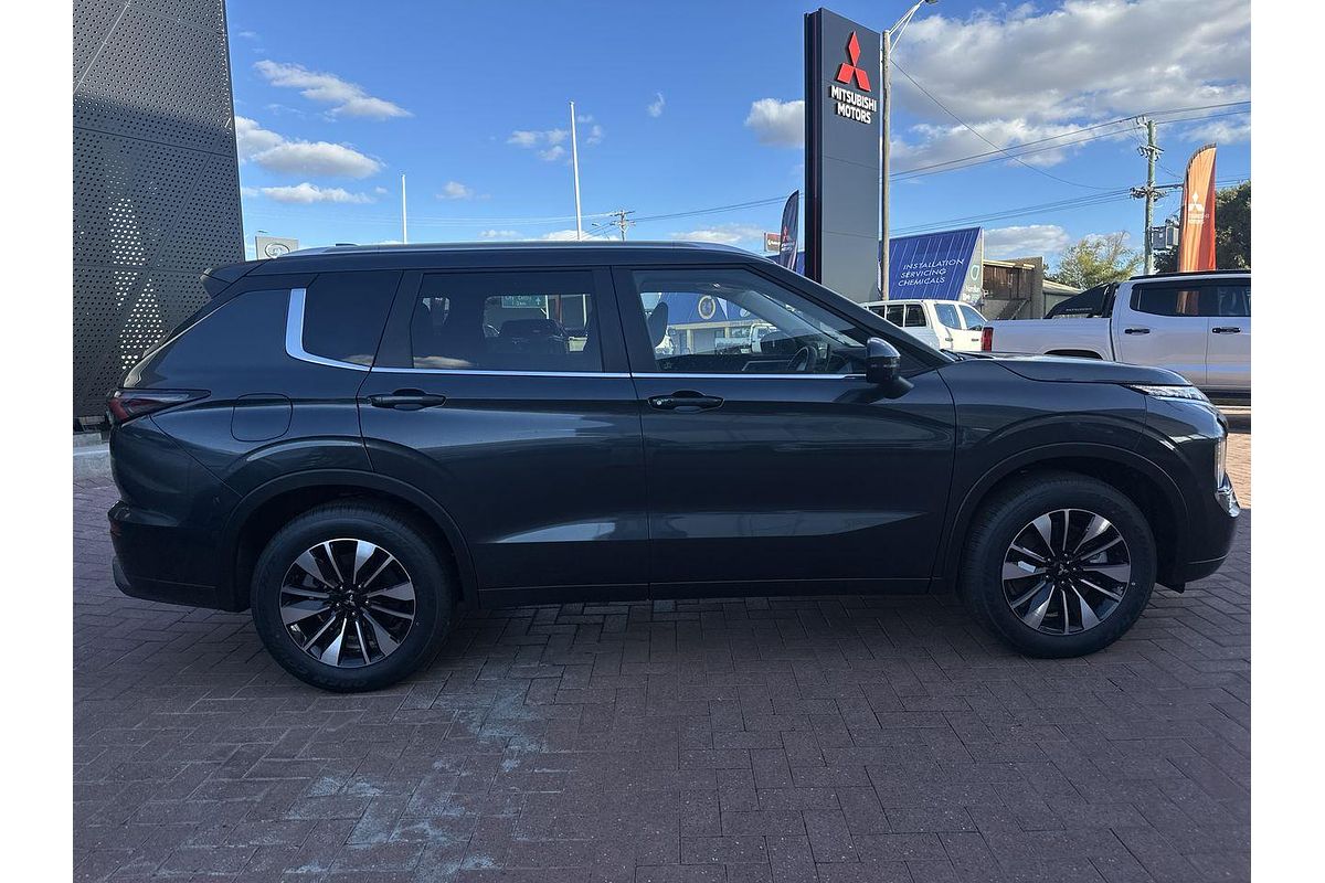 2025 Mitsubishi Outlander LS ZM