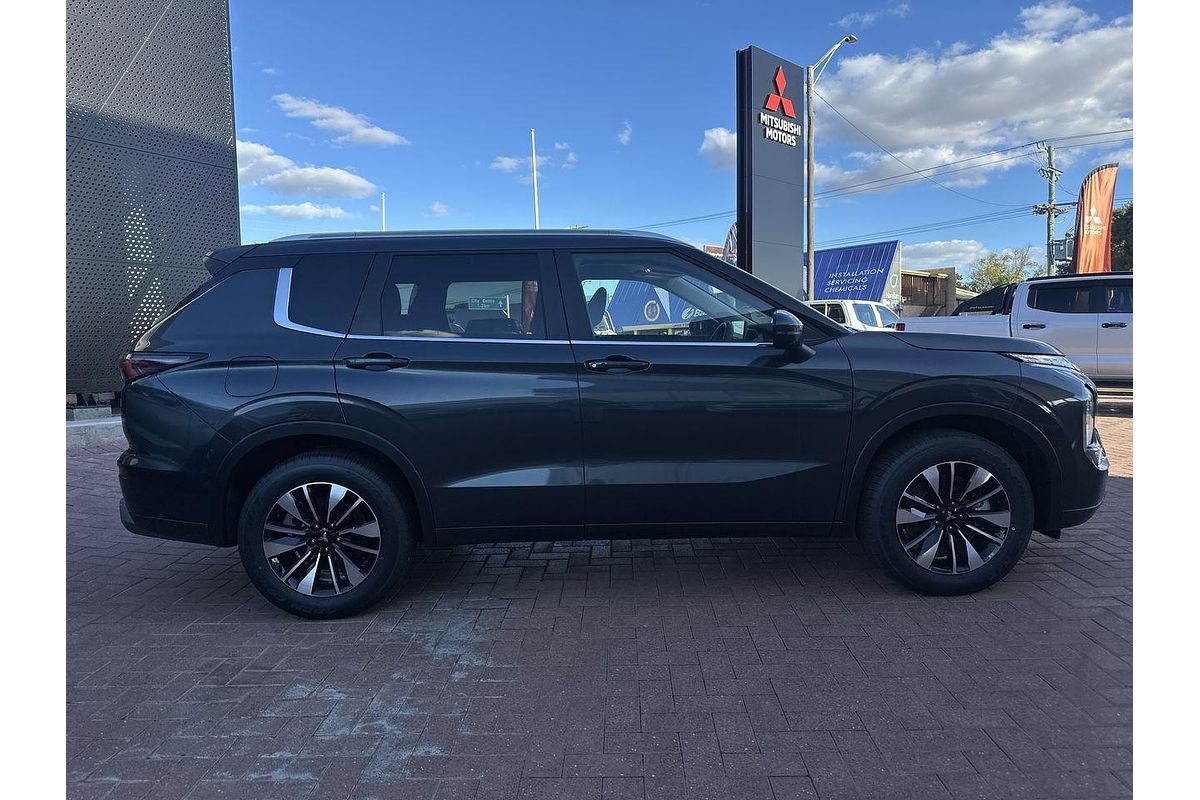 2025 Mitsubishi Outlander LS ZM