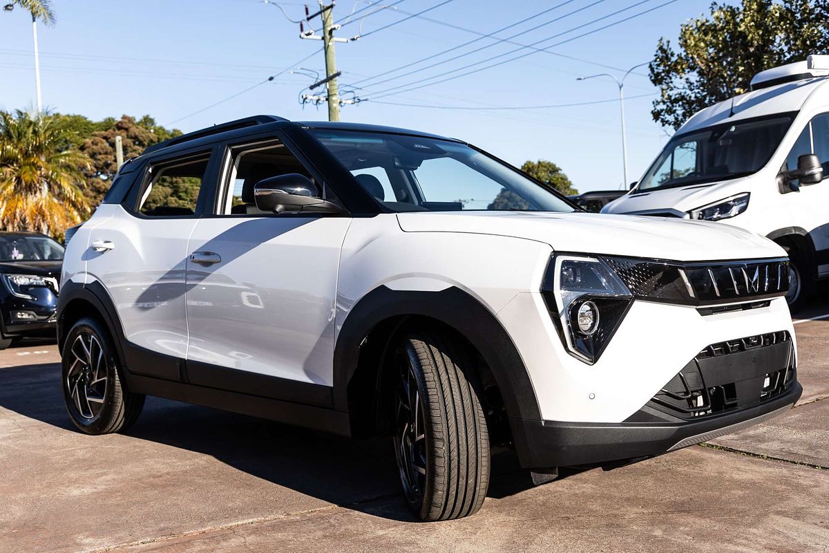 2026 Mahindra XUV3XO AX5L