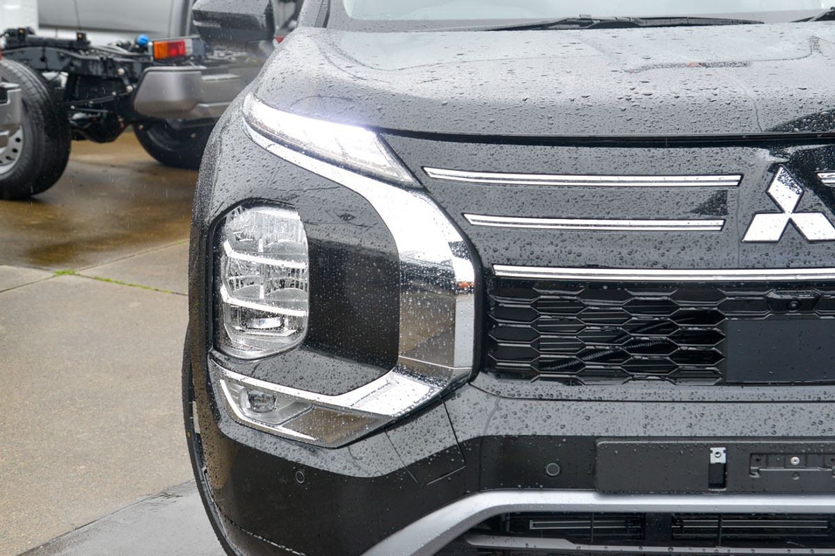 2025 Mitsubishi Outlander Exceed ZM
