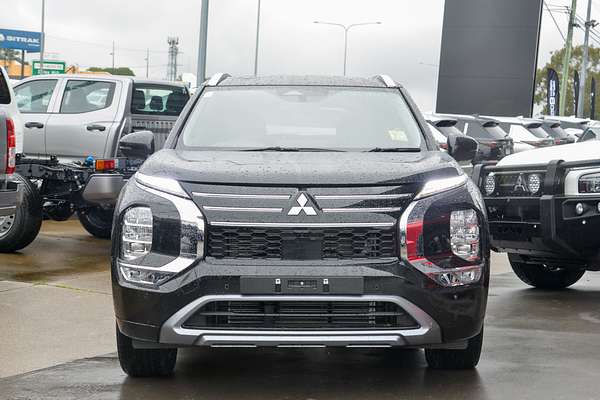 2025 Mitsubishi Outlander Exceed ZM thumb-2