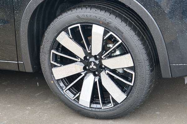2025 Mitsubishi Outlander Exceed ZM thumb-3