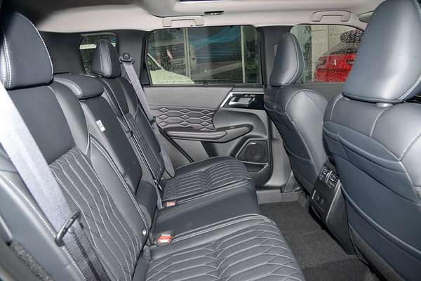 2025 Mitsubishi Outlander Exceed ZM thumb-8