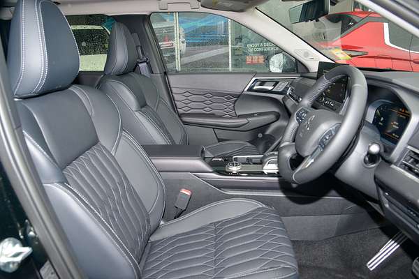 2025 Mitsubishi Outlander Exceed ZM thumb-9