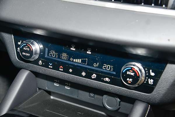 2025 Mitsubishi Outlander Exceed ZM thumb-15