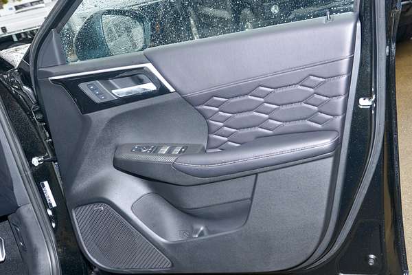 2025 Mitsubishi Outlander Exceed ZM thumb-16