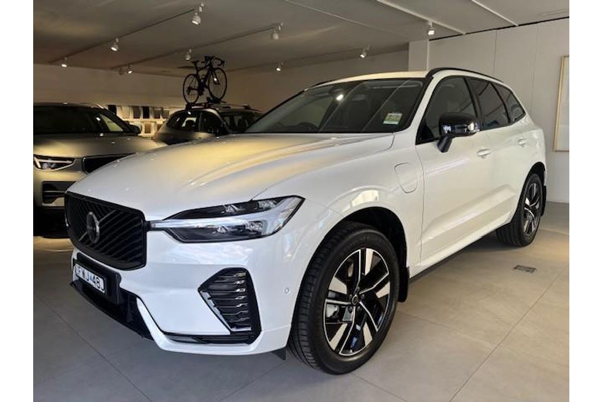 2025 Volvo XC60 Plus T8 Plug-In Hybrid Dark