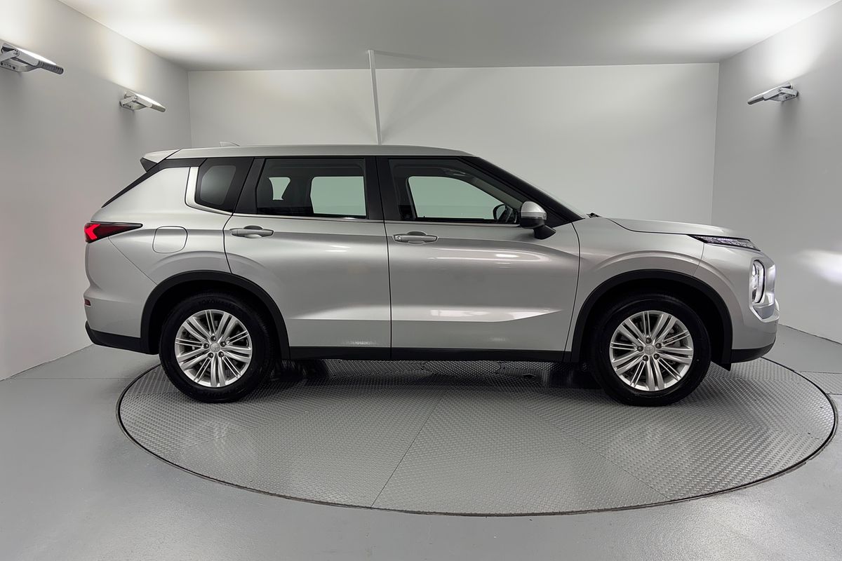 2025 Mitsubishi Outlander ES ZM