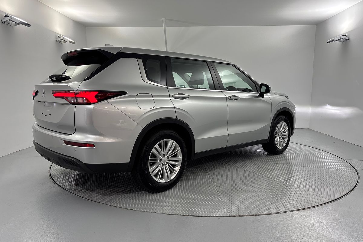 2025 Mitsubishi Outlander ES ZM