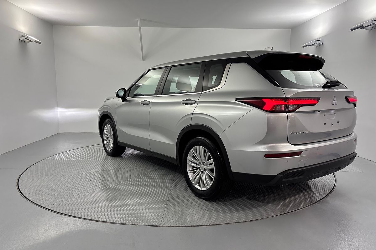 2025 Mitsubishi Outlander ES ZM