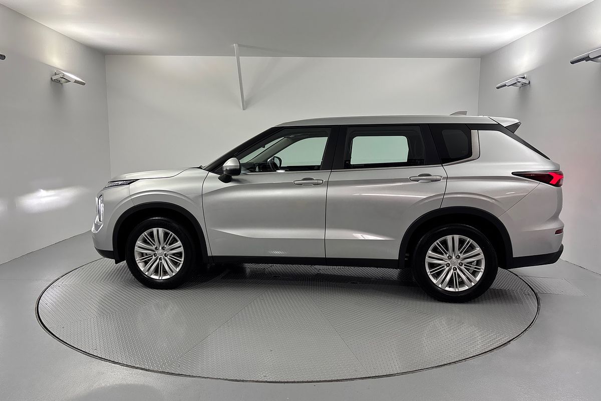 2025 Mitsubishi Outlander ES ZM