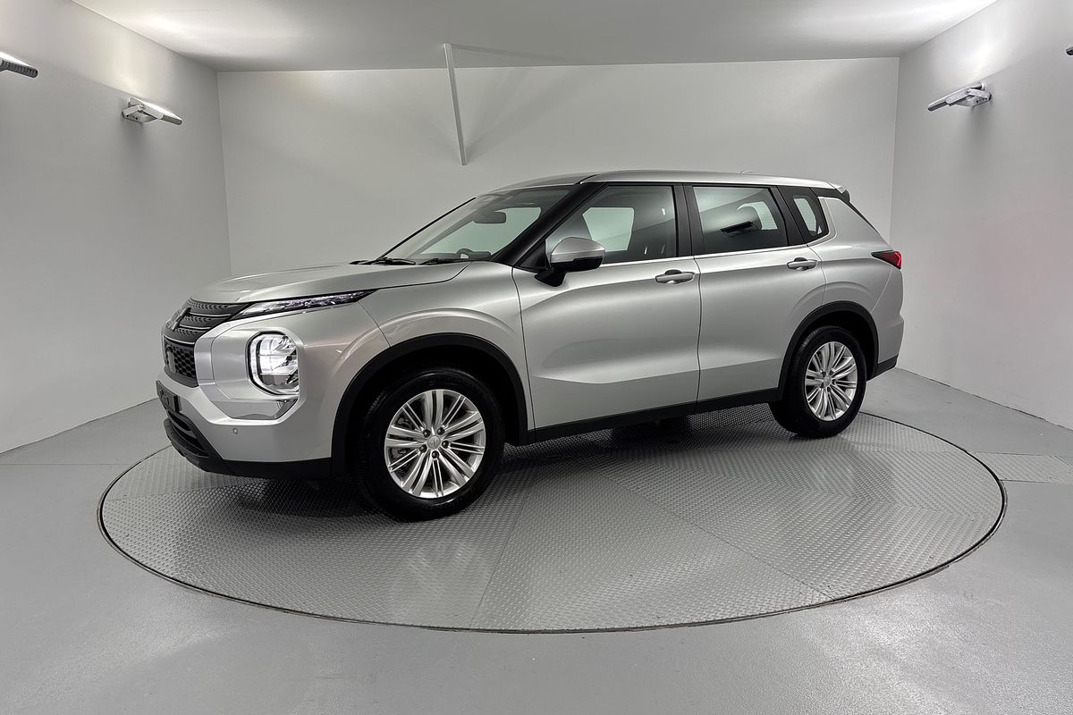 2025 Mitsubishi Outlander ES ZM